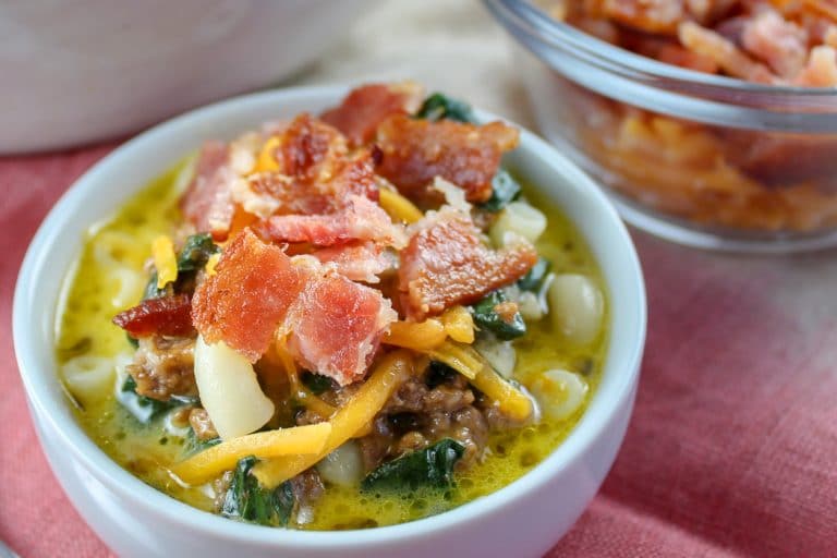 A Quick Cheeseburger Macaroni Soup