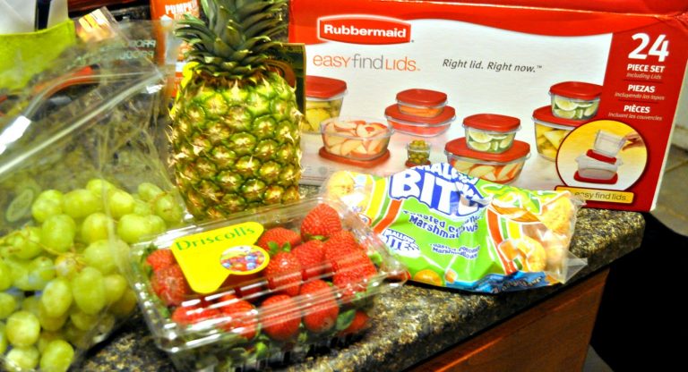 Recipe: Super Simple Fruit Dip with Rubbermaid’s Party Platter!