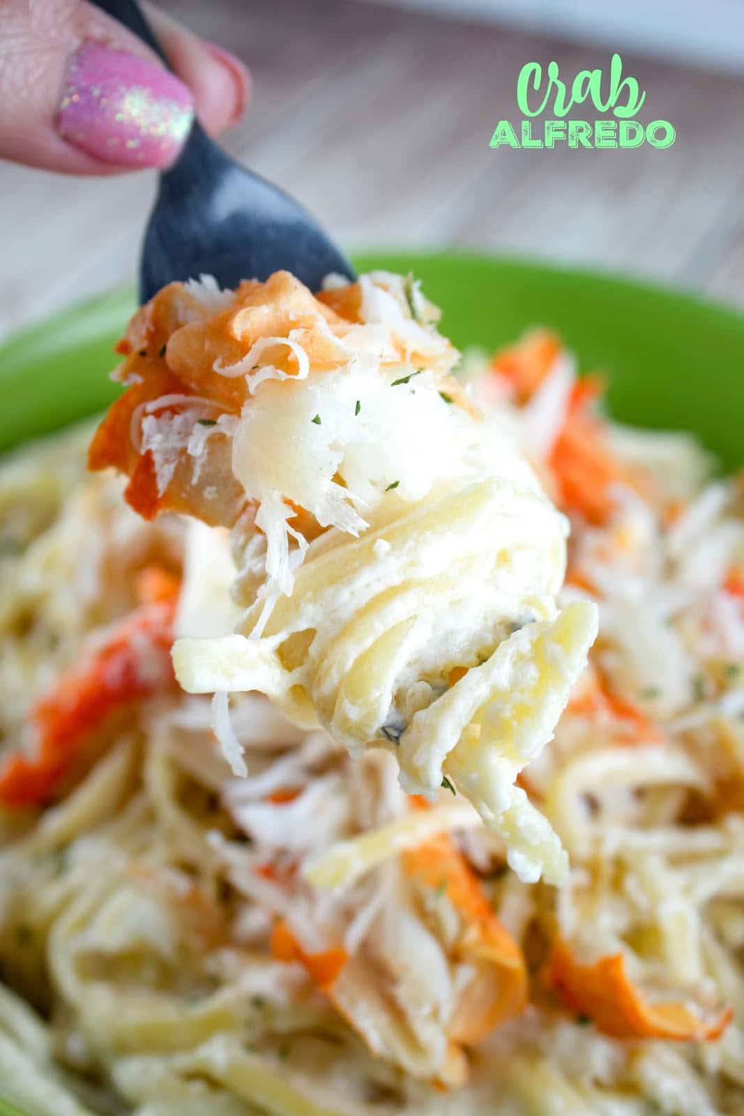 Red Lobster’s Crab Alfredo is just my absolute favorite! I order it every time I go! But it’s actually super simple to make at home – so now I can have it whenever I want…Yum!!!! (Crab legs are soooo easy to cook too!) via @foodhussy