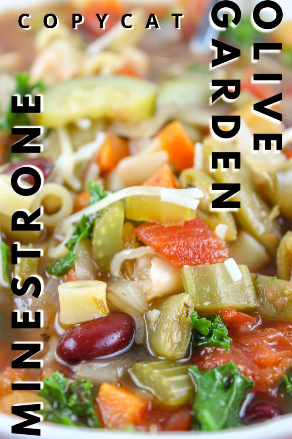 Olive Garden’s Minestrone soup is one of their staples and it’s so delicious. This soup is full of veggies like carrots, onions, celery, zucchini and tomatoes and even a little pasta!
 via @foodhussy