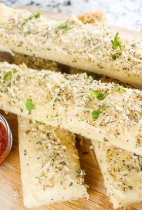 Copycat Pizza Hut Breadsticks