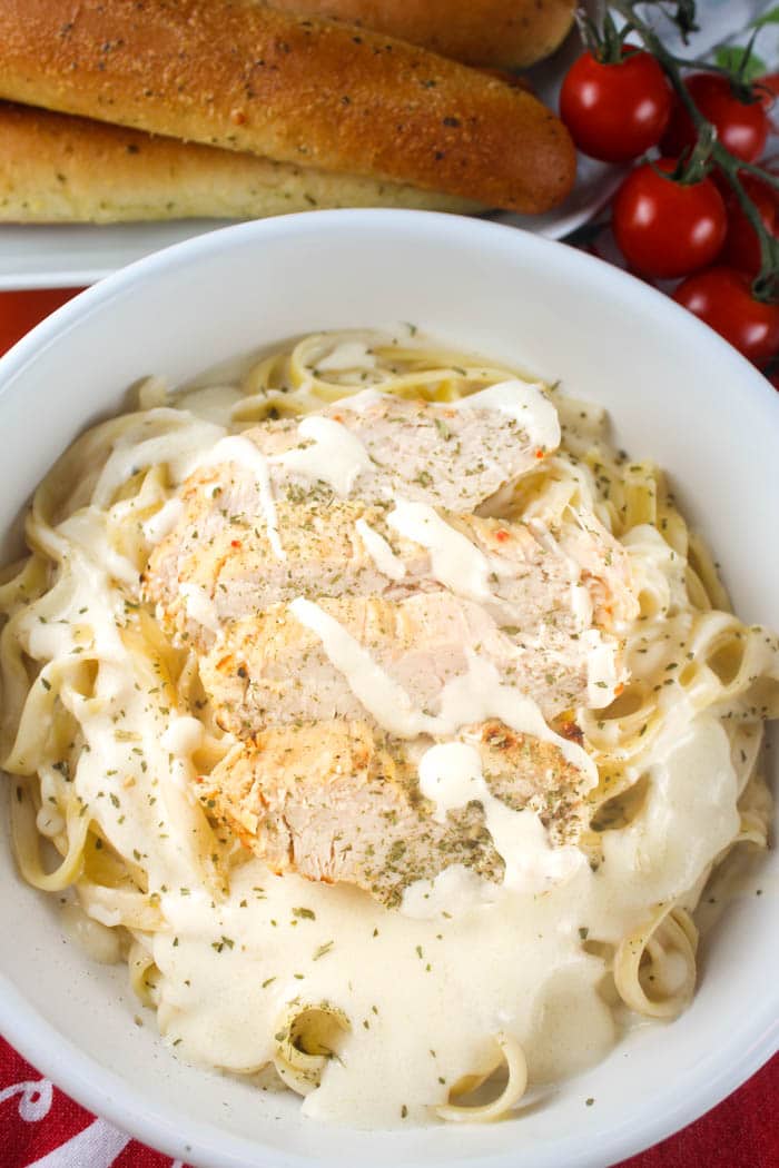 Copycat Olive Garden Chicken Alfredo - The Food Hussy