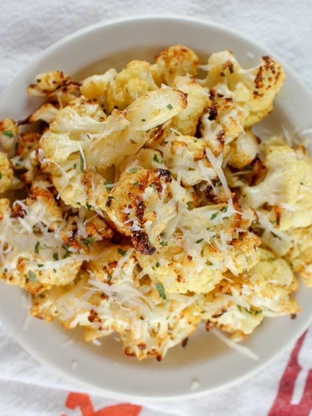 Air Fryer Cauliflower Parmesan is a delicious and quick way to have roasted cauliflower. With only three ingredients, this perfect side dish is very easy to make and adds a ton of flavor to this super nutritious vegetable!