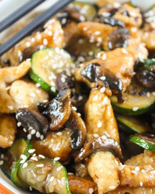 Panda Express Mushroom Chicken is a delicious and easy copycat recipe to make because it’s ready in just 15 minutes!! That is golden for a weeknight meal – and faster than ordering takeout! #pandaexpress #chicken #carryout #easyrecipes #dinnerideas