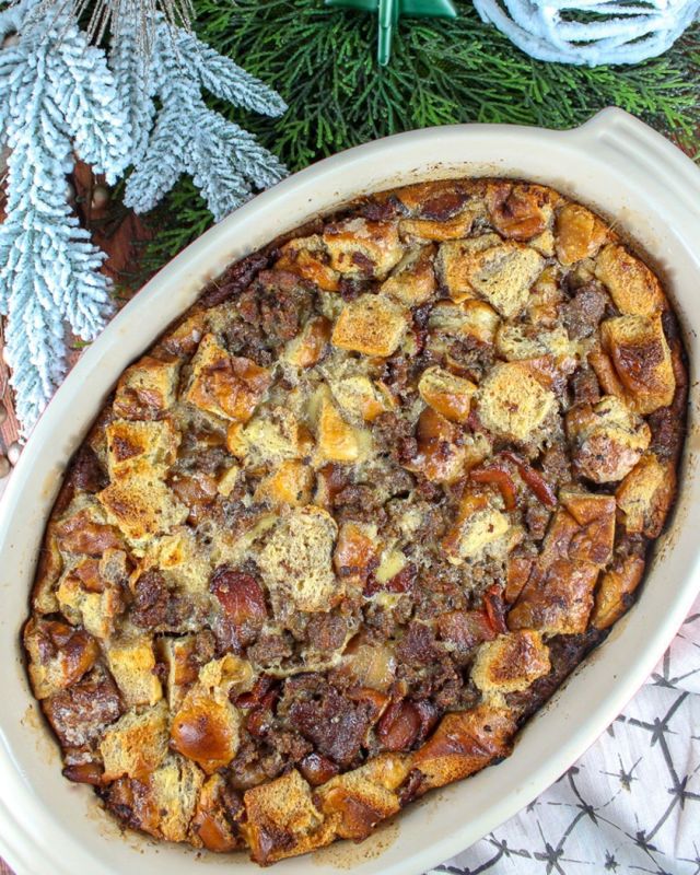 Happy National French Toast Day! With the holidays upon us, I have been dying to make a big ol’ breakfast casserole – that could feed a bunch of people. I settled on doing a cinnamon french toast bake – but you know me – I can’t JUST do cinnamon french toast! I had to add bacon AND maple sausage! Yum! #frenchtoast #casserole #holidays #recipeideas #foodblogger