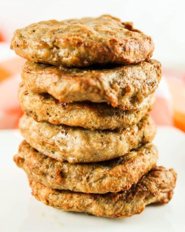 Frozen Sausage Patties in the air fryer are a simple way to make a breakfast side dish with no mess and no work! Just pop them in and hit the button. You’ll be eating one of your favorite breakfast foods in minutes! #sausage #breakfast #cookingathome #howto #trending
