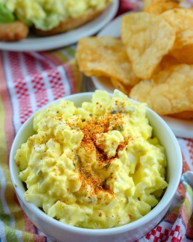 Chicken Salad Chick Egg Salad is one of my favorite menu items at Chicken Salad Chick. Their chicken salad is great but I loved the egg salad so much. This basic egg salad is light and has a little crunch and sweetness from the sweet pickles. #chickensalad #lunchideas #mealprep #recipesforyou #foodblogger