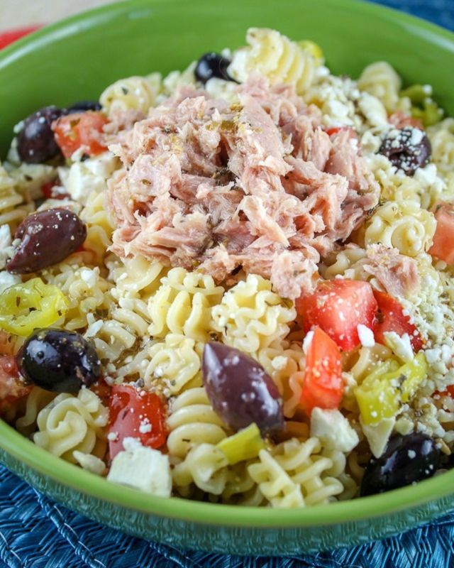 I’ve developed such a love for Greek salads – anytime I can get Kalamata olives in my belly – I’m on it! This pasta dish is a go-to in my house as it goes together so quick – just the time it takes to boil pasta! #greek #tunasalad #saladrecipes #foodideas #easymeals #foodblogger #trending #foryou