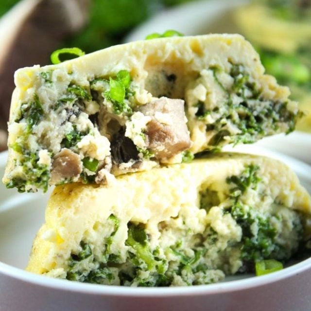 These Copycat Starbucks Kale & Mushroom Egg Bites are probably the healthiest breakfast I’ve had in forever! Filled with meaty portobella mushrooms, shredded cheese and healthy kale – you’ll love every bite! (And you don’t need a Sous Vide machine!) #copycat #copycatrecipe #copycatrecipes #copycatrecipesuccess #copycatwednesday #starbucks #eggbites https://buff.ly/3Mfaw2y