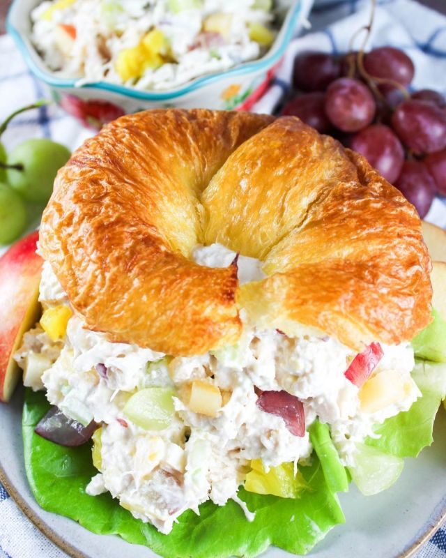 Chicken Salad Chick Fruity Fran is my favorite fruity chicken salad! It's loaded up with chicken breast, crisp apples, juicy grapes and sweet pineapple. https://buff.ly/46ptSLA 
#copycat #copycatrecipe #copycatrecipes #copycatrecipesuccess #copycatwednesday