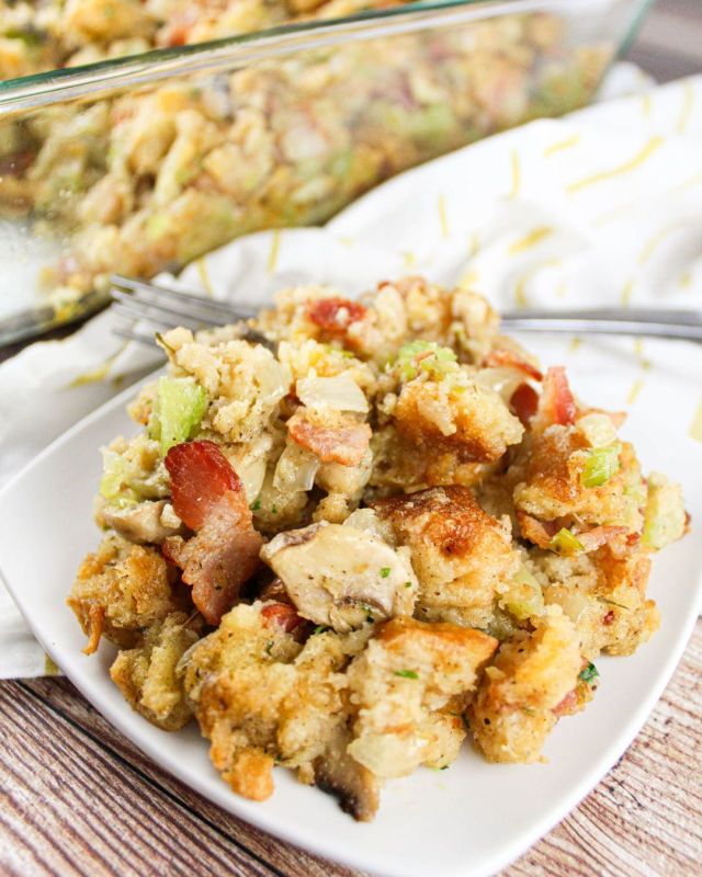 This copycat recipe for Red Lobster Cheddar Bay Stuffing has all the flavors you love about stuffing with the addition of those cheesy garlicky buttery Cheddar Bay Biscuits! 
 ➡️ ➡️ Comment RECIPE and I'll DM you the info!

Stuffing everyone will ask for again and again! #copycat #redlobster #sidedish #easter #holidaysidedish
