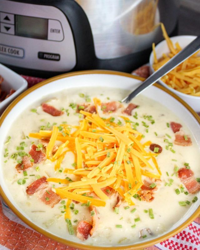 This 5 Ingredient Crock Pot Potato Soup is creamy, chunky and delicious! ➡️ ➡️ Comment RECIPE and I'll DM you the info!

This is an easy potato soup recipe that tastes so good and the whole family will love - and it's all done in one pot! #crockpot #potatosoup #slowcooker