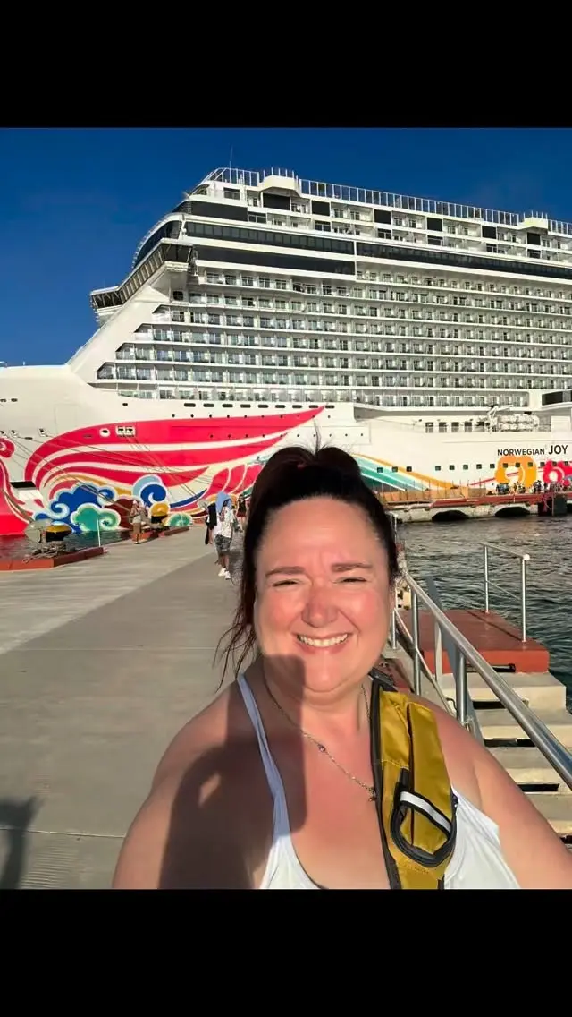 This is the cruise room everyone asks about 👀🚢
Would you stay here for a full week or is this a hard pass?
More cruise content coming next. 
#CruiseRoom #CruiseCabin #CruiseTok #CruiseLife #NorwegianJoy