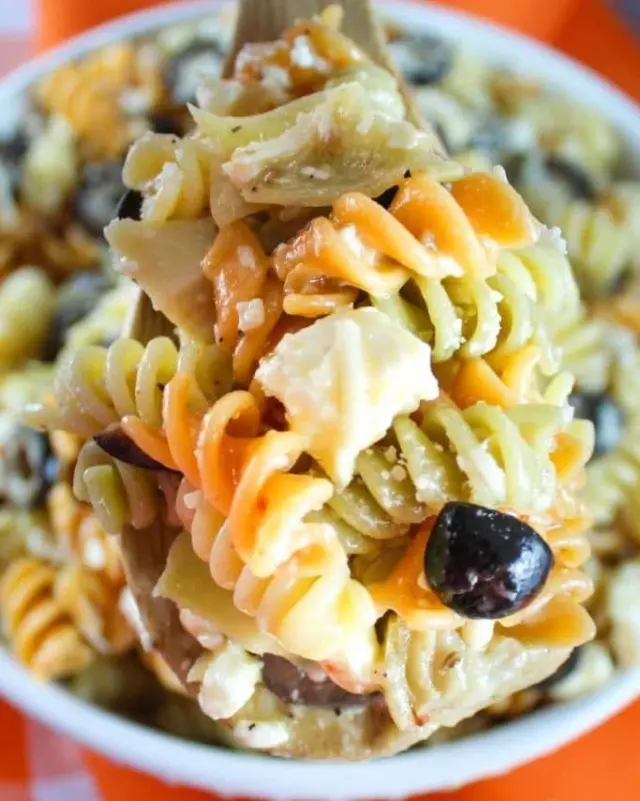 CSC Pasta Salad, a side dish that carries the whole meal. Comment RECIPE and I'll DM you!

#chickensaladchick #pastasalad #foodhussy

https://www.thefoodhussy.com/chicken-salad-chick-pasta-salad/