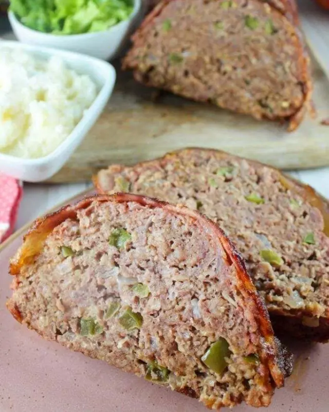 Bacon wrapped meatloaf on the Traeger. That's it, that's the post. Comment RECIPE and I'll DM you!

#traeger #meatloaf #foodhussy

https://www.thefoodhussy.com/traeger-smoked-bacon-wrapped-meatloaf/