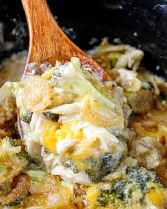 Chicken Divan, dump and go Sunday dinner. Comment RECIPE and I'll DM you!

#slowcooker #chickendivan #foodhussy

https://buff.ly/C0LEc4q