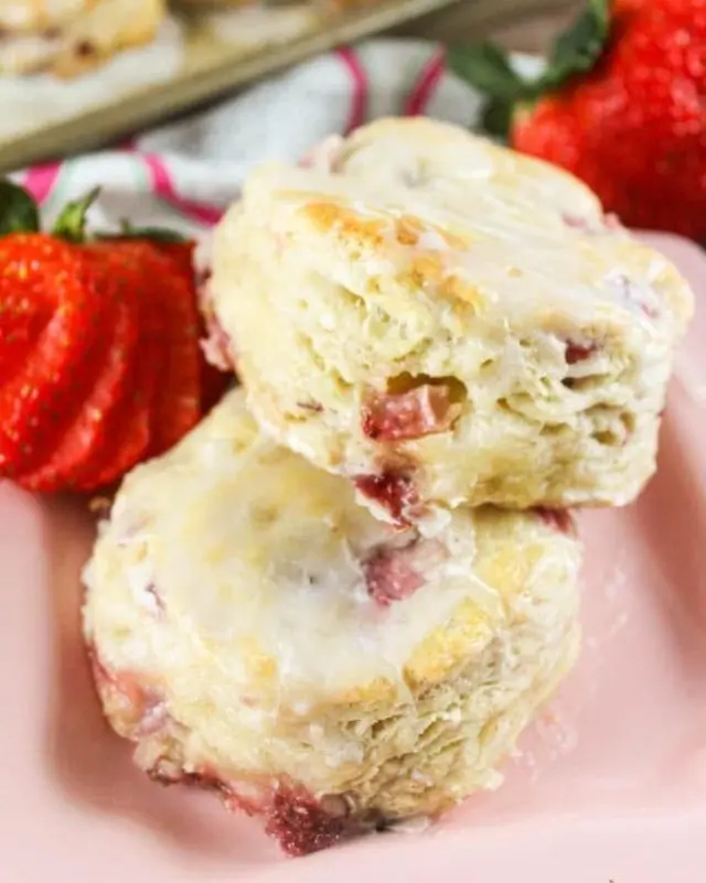 Popeyes strawberry biscuits, remember these? My copycat brings them back any time. Comment RECIPE and I'll DM you!

#popeyes #strawberrybiscuits #foodhussy

https://www.thefoodhussy.com/popeyes-strawberry-biscuits/