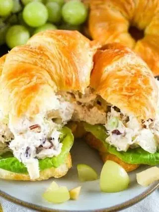 CSC Fancy Nancy, almonds, grapes, exactly as good as it sounds. Comment RECIPE and I'll DM you!

#chickensaladchick #fancynancy #foodhussy

https://www.thefoodhussy.com/chicken-salad-chick-fancy-nancy/