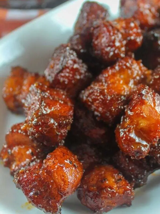 Pork belly burnt ends, basically candy for bacon lovers. Comment RECIPE and I'll DM you!

#traeger #burntends #foodhussy

https://www.thefoodhussy.com/smoked-pork-belly-burnt-ends/