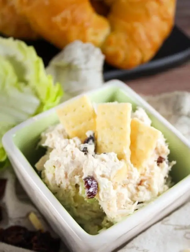 CSC Cranberry Kelli, sweet, tangy, the flavor people sleep on. Comment RECIPE and I'll DM you!

#chickensaladchick #cranberrykelli #foodhussy

https://www.thefoodhussy.com/chicken-salad-chick-cranberry-kelli/